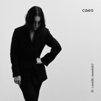 Lucrecia Daltが9/5にRVNG Intl.からリリースするデヴィッド・シルヴィアンを共同プロデューサーに迎えたニュー・アルバム『A Danger to Ourselves』から新たな先行シングルとして「caes」がMVと共に公開！